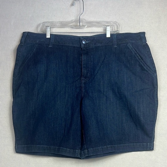 Lane Bryant NWT Women’s Size 26 Bermuda Shorts Dark Wash Denim Plus Size - Picture 1 of 11